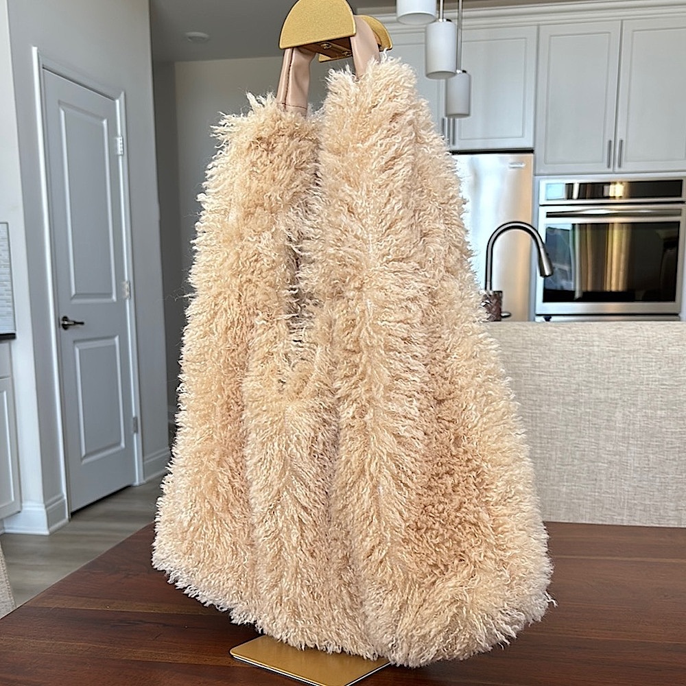 NWT‼️ 🫶🏽👜Chic Fluffy Slouchy Tote🫶🏽👜 - Picture 6 of 11